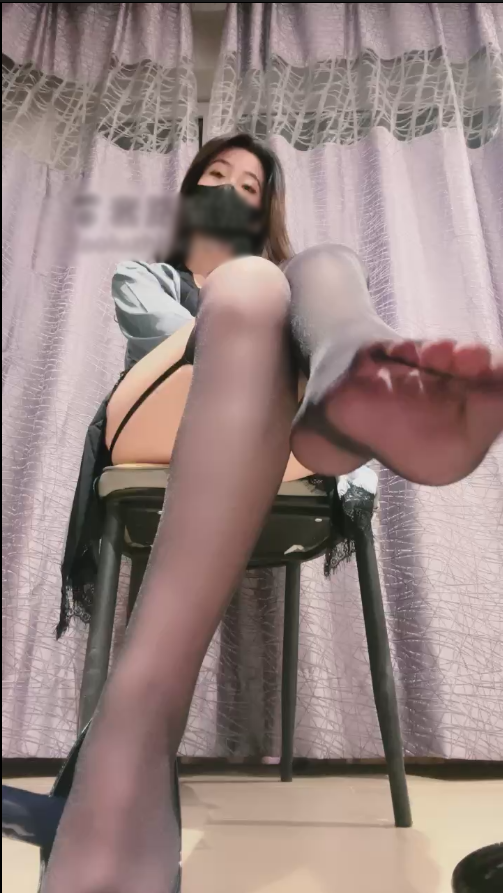 套路直播禾未-儿子偷窥美妈睡前的身体保养【1V】【330MB百度云】