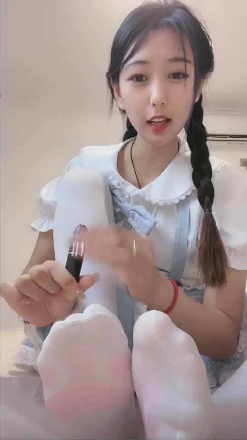 套路直播小樱-猫爪白丝lolita麻花辫萝莉秀足3【1V】【420MB百度云】