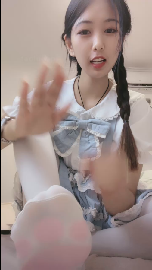 套路直播小樱-猫爪白丝lolita麻花辫萝莉秀足3【1V】【420MB百度云】