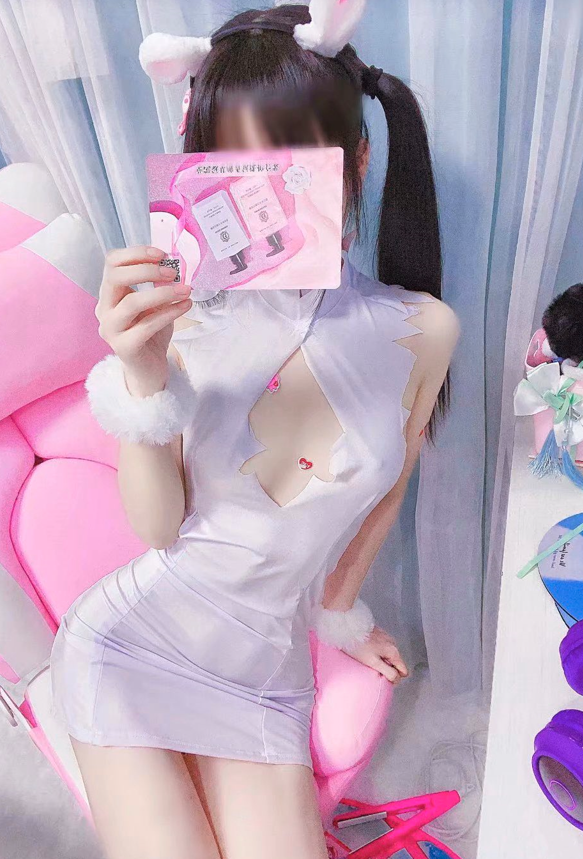 超嫩极品可爱小萝莉『梨花雪』 小巧白嫩身材甚是诱人！表面乖巧的萌妹子背地里是个小骚货，逼粉奶大人形小母狗