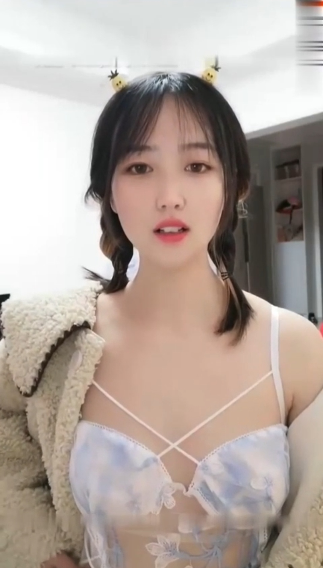 【萝莉】粉嫩清纯邻家萝莉女孩在线直播自慰裸舞-萝莉