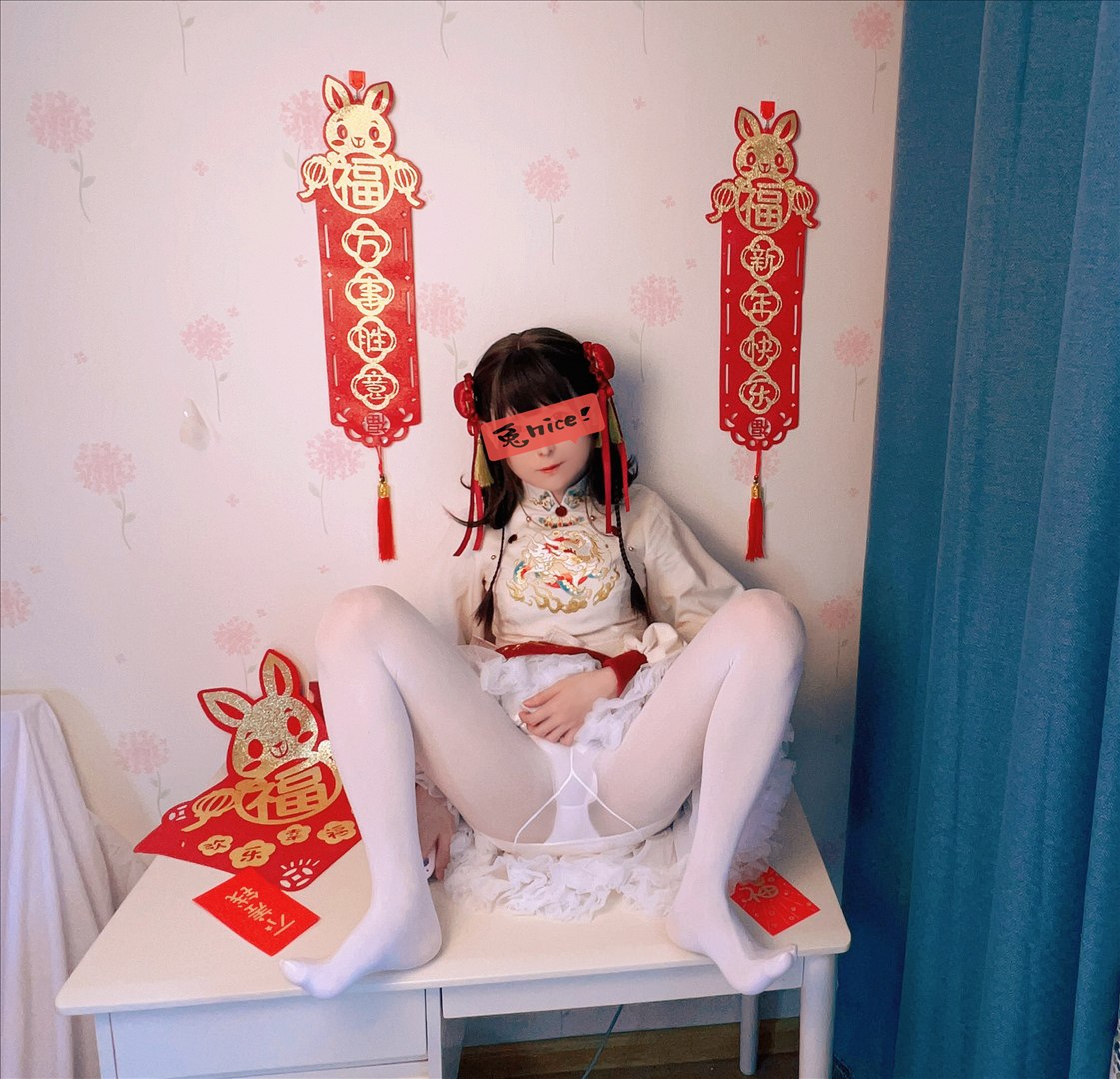 白丝奶糖酱 -  新年女仆  [108P-387.59 MB]百度盘