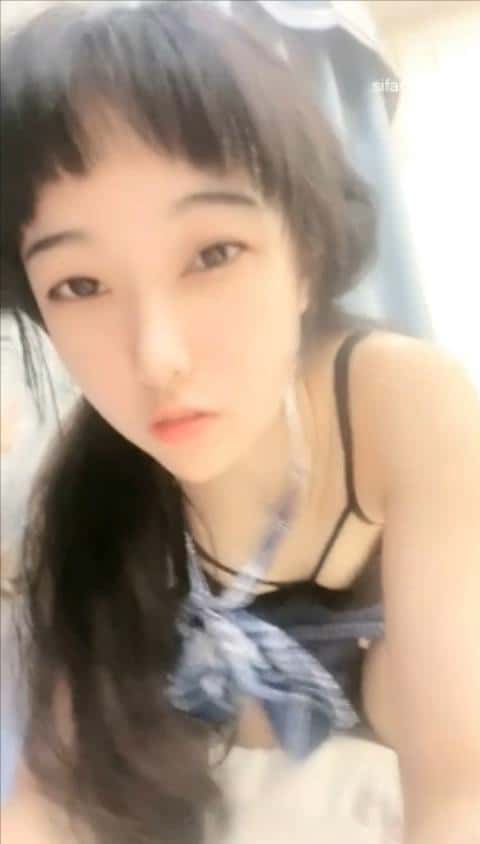 超级可爱小学妹【欧阳萝莉】秀逼丁字诱惑翘臀，和狼友互动，哥哥想开发我的菊花呀，还没有被开发过哦1v730mb
