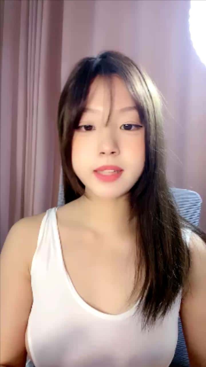死库水尤物美少女，外表清纯甜美，发骚道具自慰，猛插小骚逼，爽的白浆直流，翘起美臀后入深插1v400mb