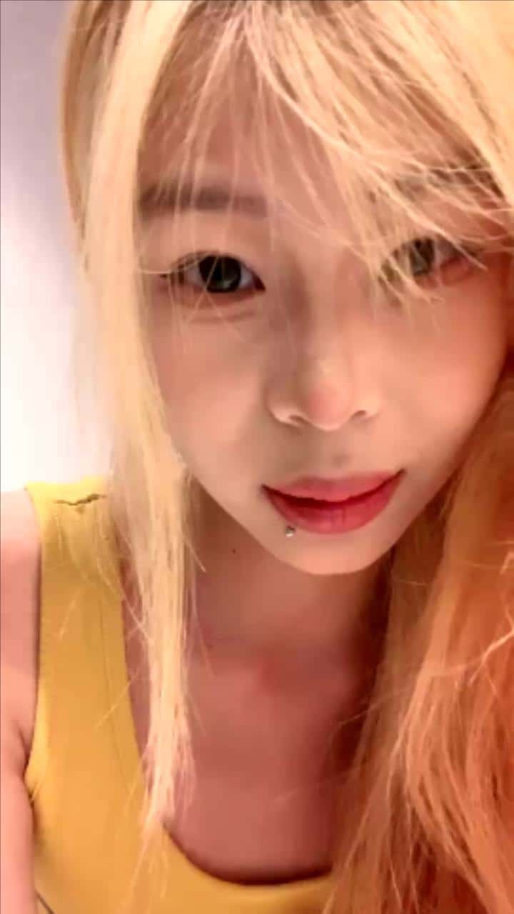 金发唇钉小姐姐，和闺蜜一起秀，轮流掰穴，特写道具抽插，双指插入扣穴，紧致小骚逼1v603mb