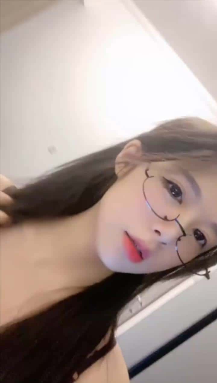 顶级绿播健身女神我见犹怜8月最新下海女神！最美的蜜桃臀明星脸兼职车模！1v1.93GB