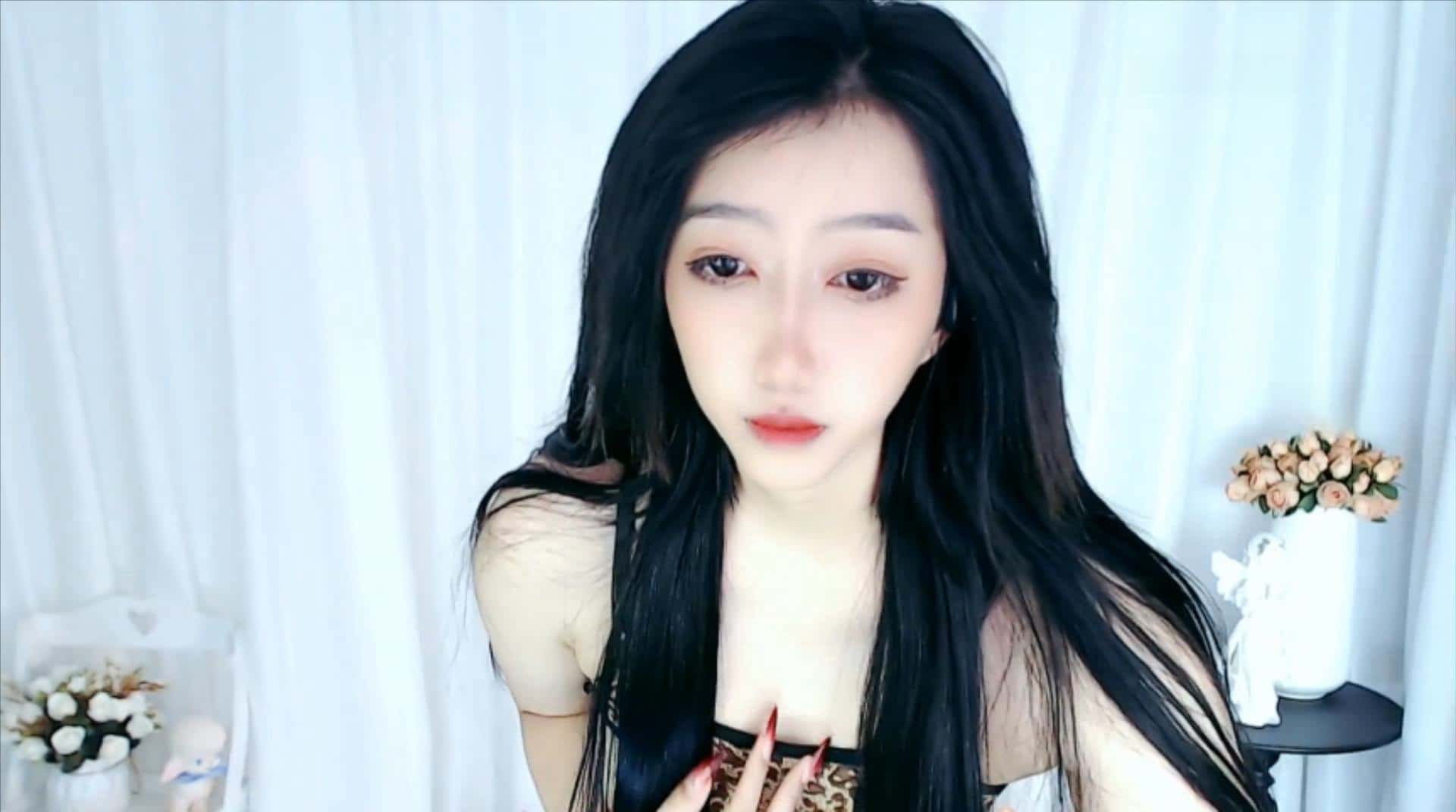 网易CC极品美女 林思樱 定制裸舞视频福利449.07MB/2V