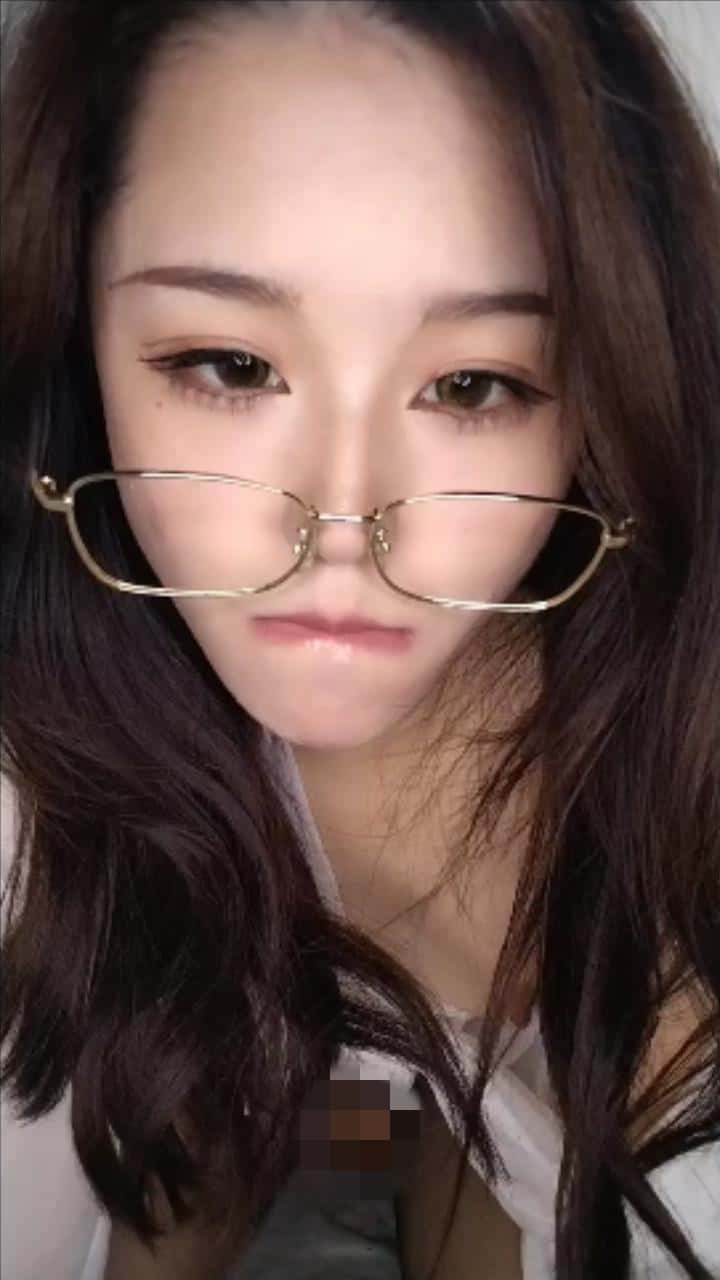 御姐风尤物小少妇，韵味十足，白丝袜大肥臀，按摩器玩穴，戴上眼镜就成小母狗了1v1.46gb