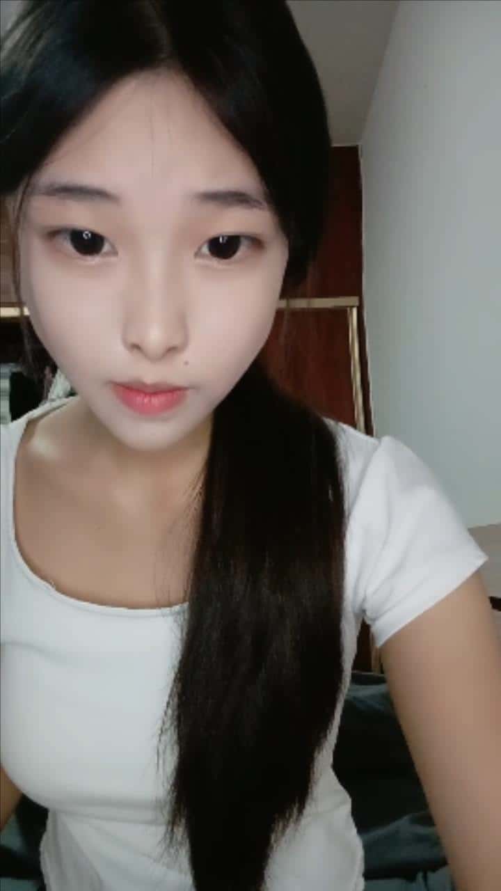 @小草莓真好吃，露脸极品大学生的诱惑，互动撩骚揉奶玩逼，抠的骚穴冒白浆1v2.21gb