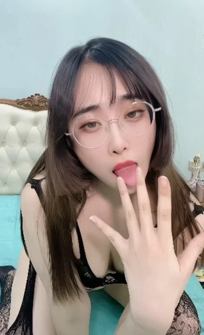 【快手福利】金小鹿呦呦+蒋大爷+如此多娇 定制福利6部6V977M