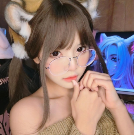 onlyfans 推特极品福利姬美少女 Ayumi12 啪啪视频福利合集  2.1G18V+155P