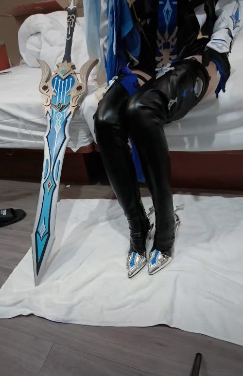 软软兔cosplay原神 优菈足交,最后射高跟鞋里 【1V283M】