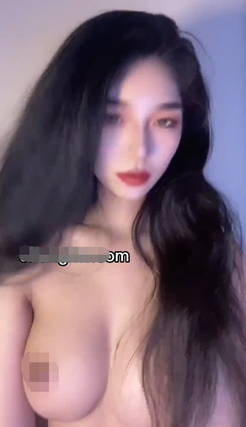颜值博主【Fantasyuanm】露脸福利 露三点白虎一线天特写 【32V1.2G】