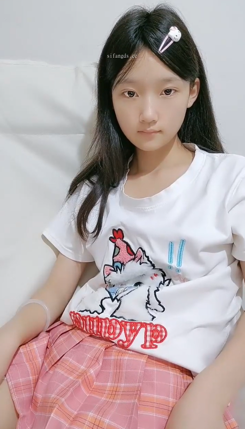 【你的小学妹】8-22最新 18岁的超嫩甜美邻家萝莉 【1V1.63G】