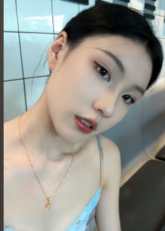 足控-易直播颜值阿黑颜主播-胆胆-新合集（11P,6V,2.92G）