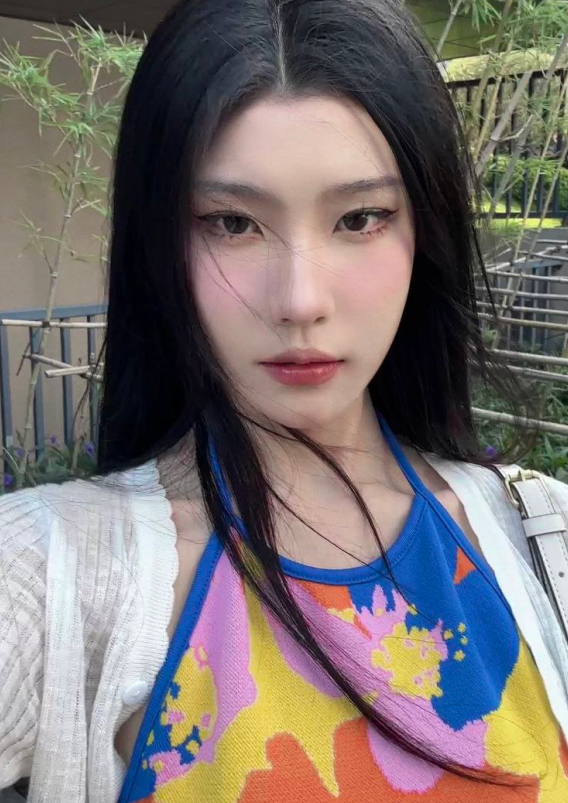 足控-易直播颜值阿黑颜主播-胆胆-新合集（11P,6V,2.92G）
