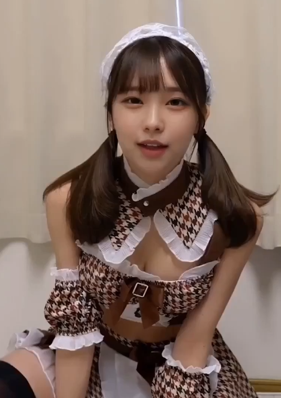 youtube几十万粉甜美妹子-miku-大尺度高价定制自慰pov合集（15V,3.42G）