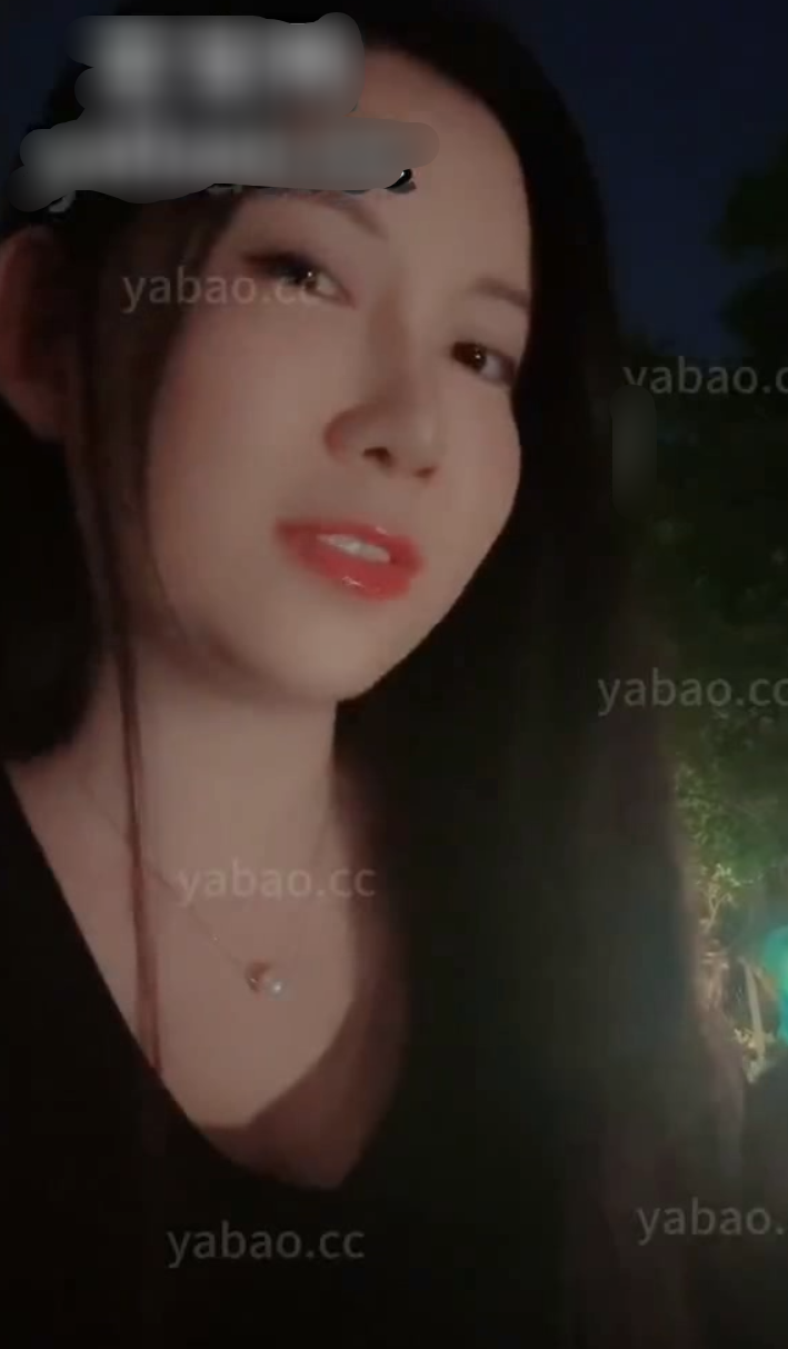 超骚巨乳嫩模女神-李雅-新 寂寞难耐搭讪18岁小伙（1V,825M）