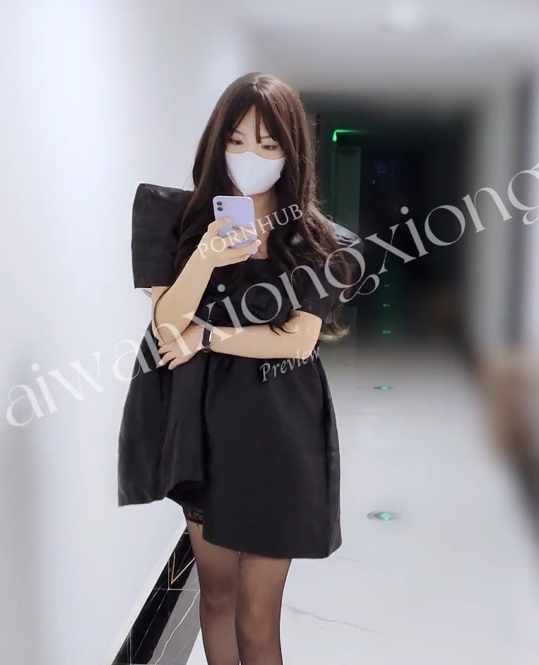 极品嫩妹-爱玩熊熊（aiwanxiongxiong）- 长腿黑丝学姐被蓄谋已久的学弟按倒洗衣机内操（1V,460M）