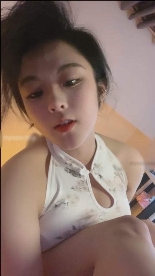 套路直播不知名美女-榨2次，旗袍Rs果裸足灰丝【1V】【368MB百度云】