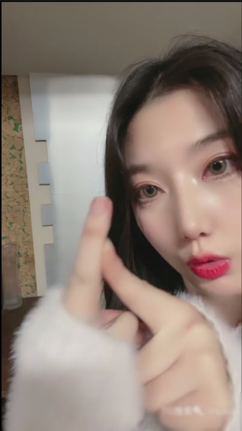 套路直播月影儿-第一视角贴脸辱骂【1V】【223MB百度云】