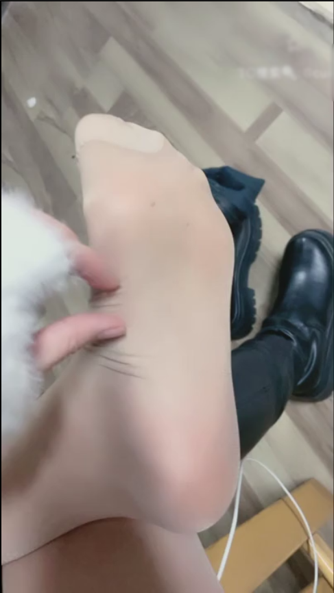 套路直播月影儿-第一视角贴脸辱骂【1V】【223MB百度云】