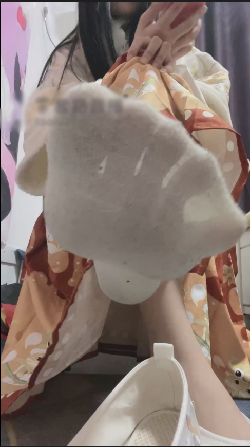 套路直播茜茜-汉服绣花鞋棉袜裸足羞辱【1V】【329MB百度云】