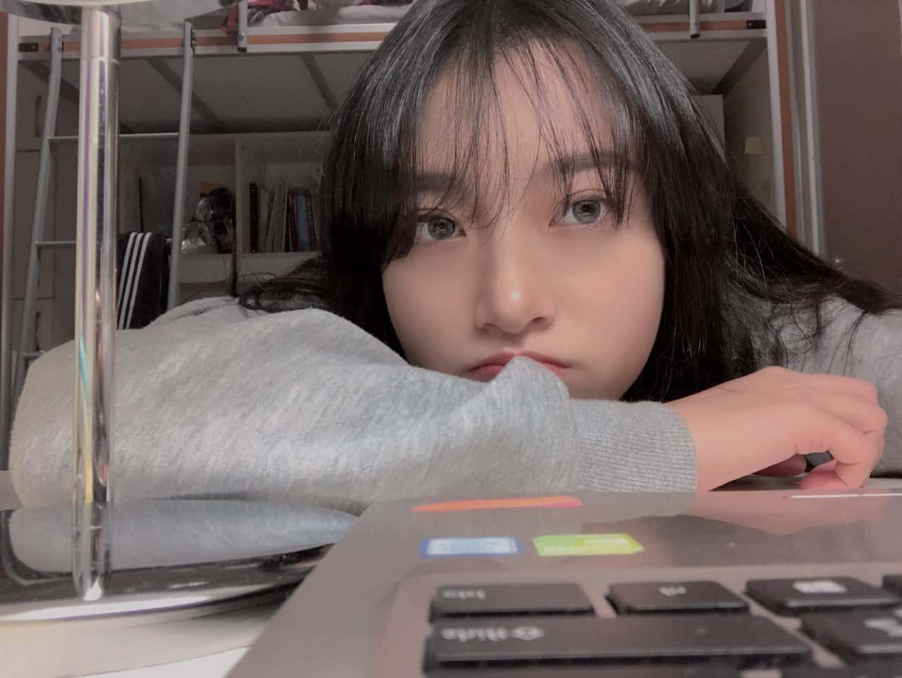 商学院高颜值清纯美女【丽莉】不雅露脸性爱自拍流出，温柔口交深喉啪啪高潮脸，颜射 391M/4v+18p