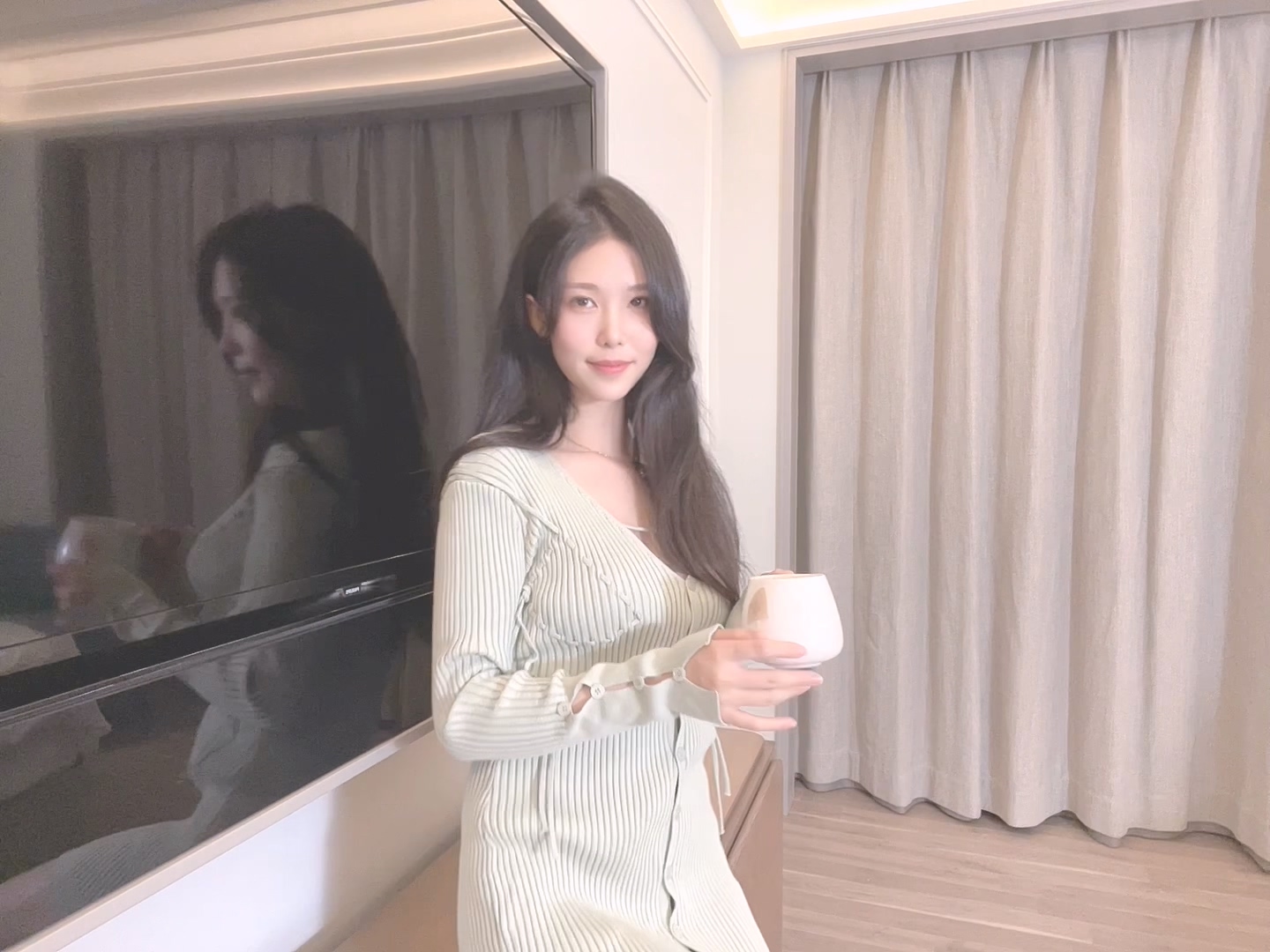 抖娘利世 绿茶邀邻居哥哥修电视 [1V 607.7MB]