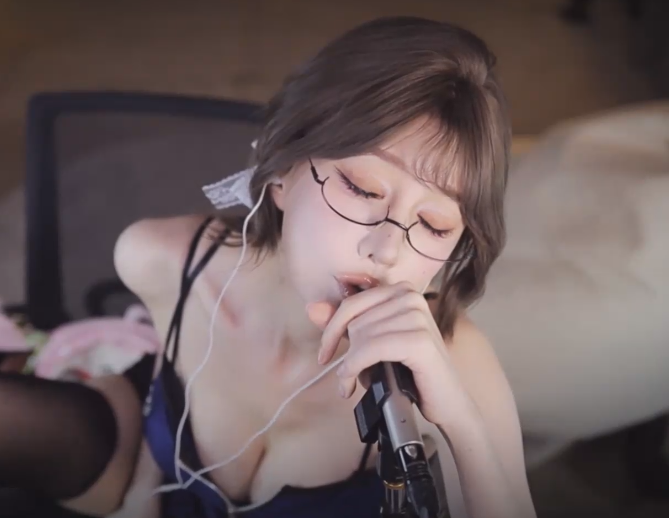张爱玲不听话的犯人被狱警狠狠惩罚- 1V302M百度盘