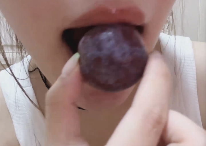 漫步秋天_9月_吃李子_爱发电软软糕1V76M百度盘