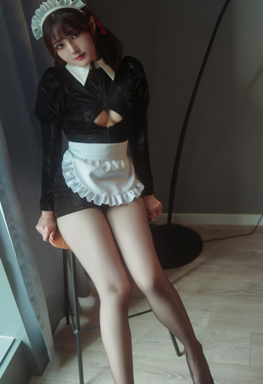 擦边女菩萨-Natsuko夏夏子- 漆黑女仆（50P,439M）