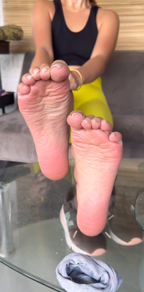 足控精品-骚足 anikaprettyfeet-骚足诱惑 4（5V,423M）