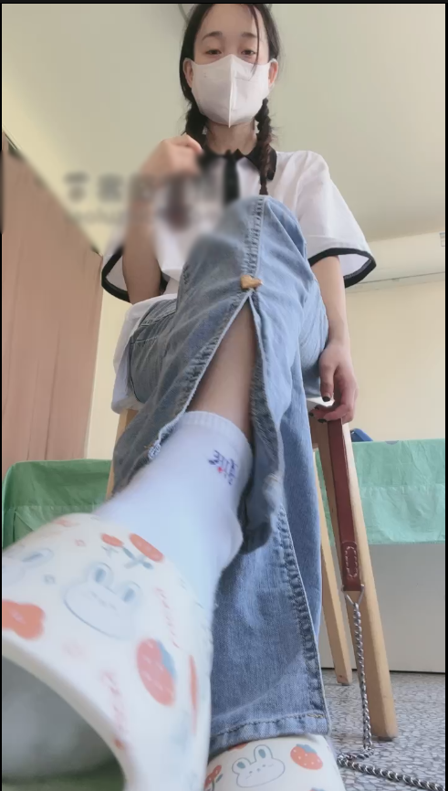 套路直播子衿大大-棉袜拖鞋牛仔裤剧情【1V】【540MB百度云】