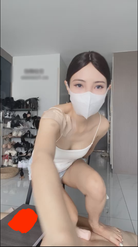 玩物直播甜一 - 裸足隔板丝袜套鸡足交打飞机直播互动【1V】【300MB百度云】