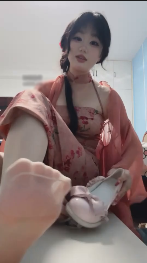 套路直播六六-汉服旗袍多双鞋子羞辱倒计时【1V】【321MB百度云】