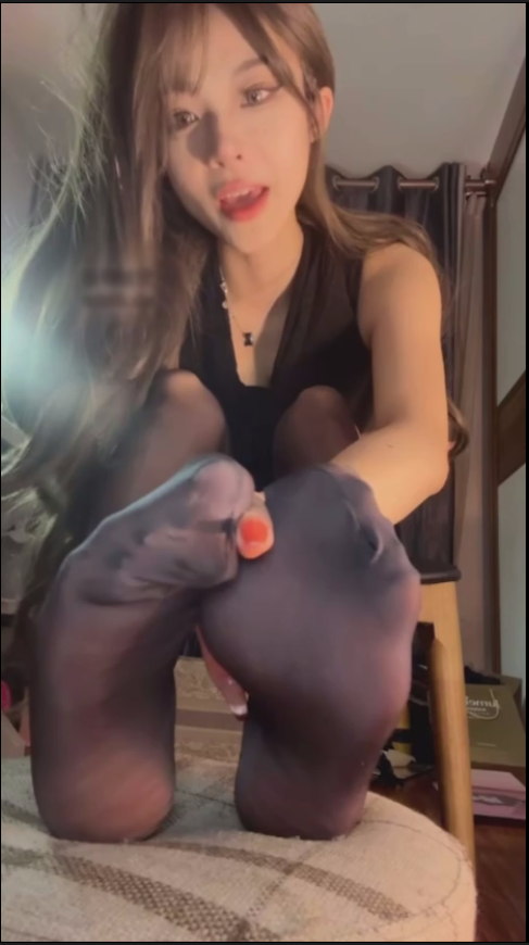 玩物直播不知名美女-超级汉脚臭黑丝榨🚥【1V】【300MB百度云】