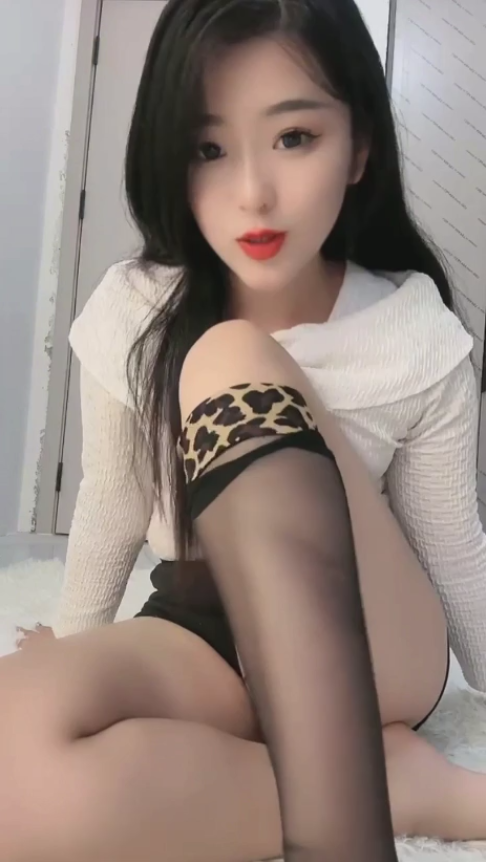 玩物直播薯条-废物哥哥看着性感妹妹美腿撸管【1V】【667MB百度云】