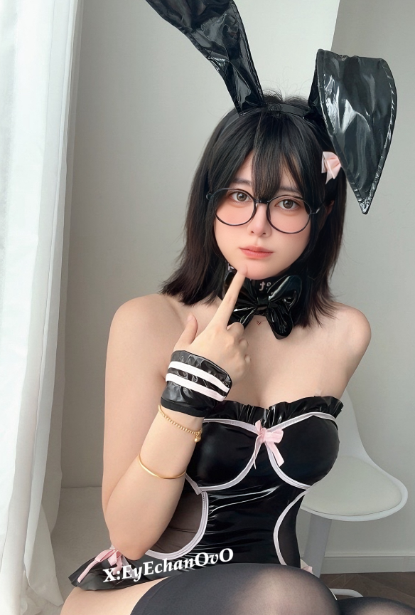 cos-眼酱大魔王w - Fantia 2024年08月订阅 （44P，3V，113M）