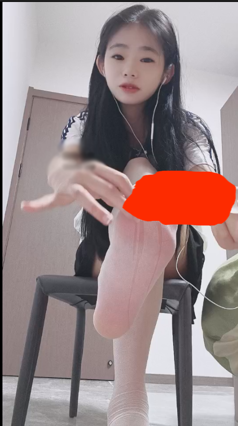 玩物直播汀兰大人-体操服超薄白丝裸足假鸡鸡模拟足交【1V】【497MB百度云】