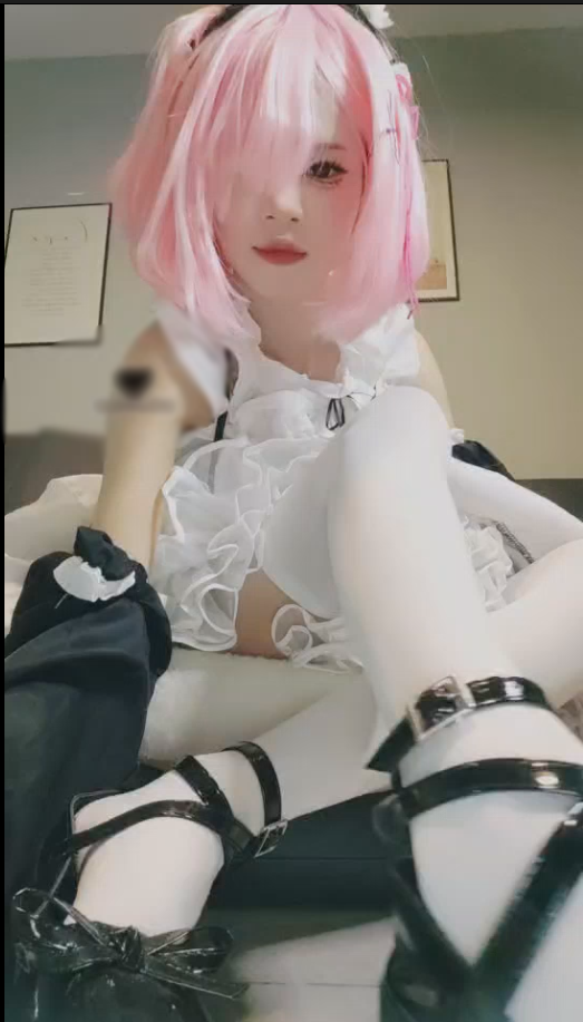 玩物直播奶味小仙女-拉姆要把变态踩射【1V】【590MB百度云】
