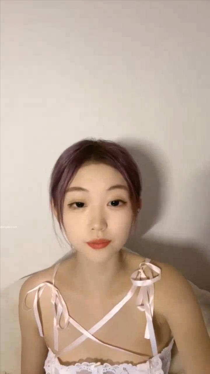 高颜值清纯颜主播@小吻 尺度福利秀[3V/2.24G]