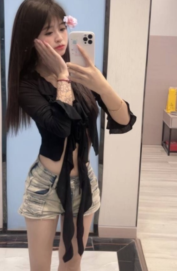 极品名媛外围女神『成都-乐乐』✅嫖妓大神那些年出差操过的鸡，穿衣是高不可攀的女神，脱衣是淫荡下贱母狗353M