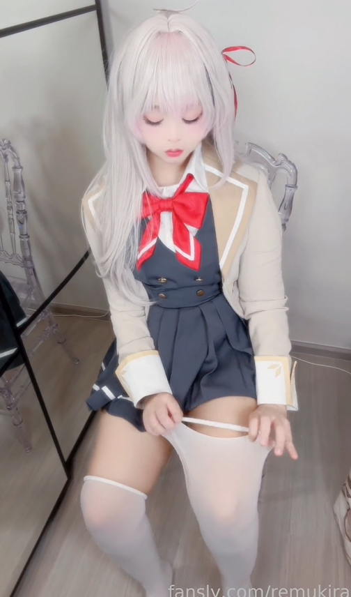 remukira 害羞会说俄语的艾莉同学~主动脱下白丝露出小穴 【1V23M】