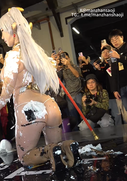 漫展 芙莉莲cos被宝箱怪卡住、溶解衣服的药水(近距离10分钟版本) 【2V1.07G】