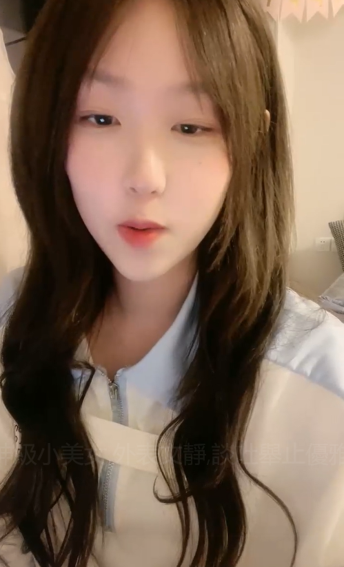 可爱甜心宝贝,校园女小美女反差婊自慰 【1V922M】