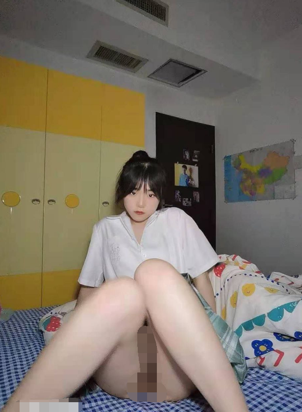 小鸭臀 私拍自拍 【53P2V41M】