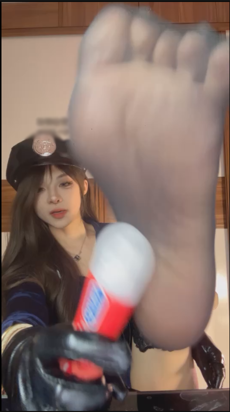 玩物直播不知名美女-女警拷问手套寸止【1V】【359MB百度云】