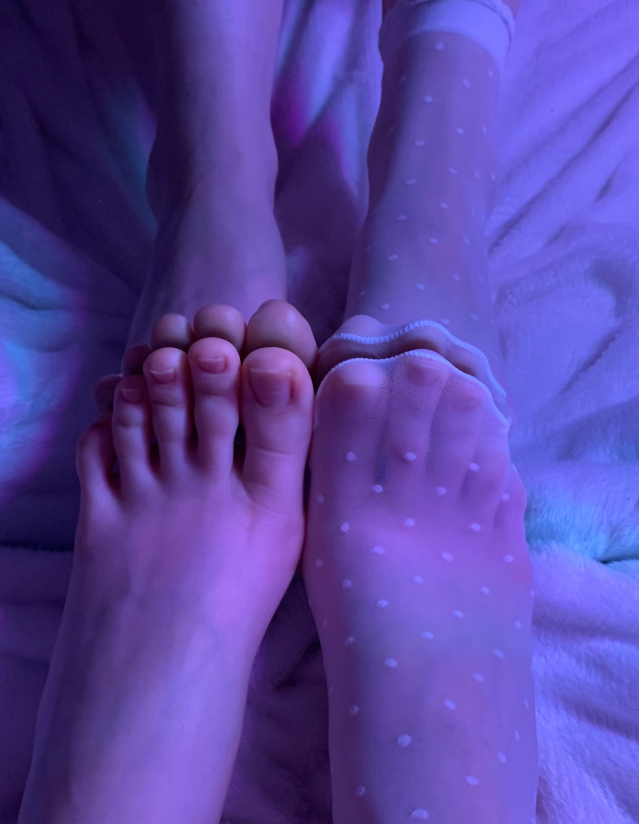 足控-极品萝莉 zzzsunvi-美足自慰视图 2（44P,9V,300M）