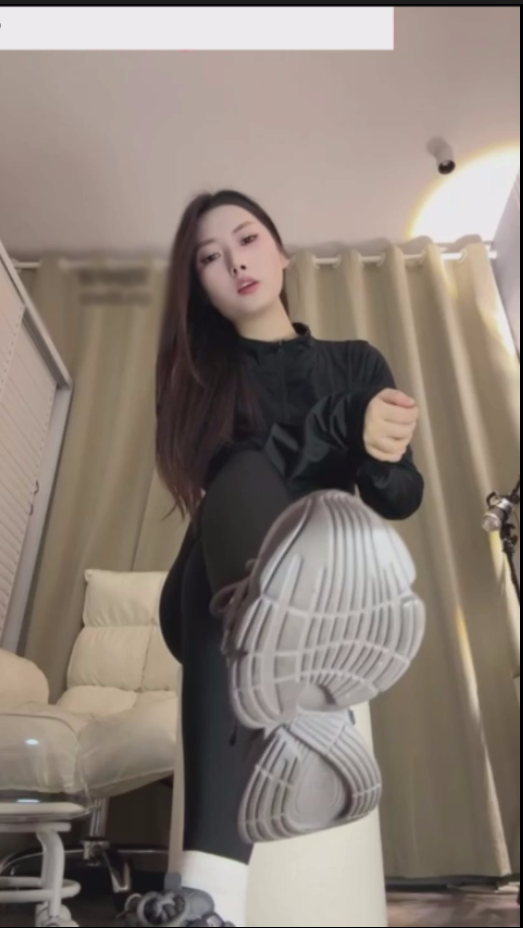 玩物直播婉婉大魔王-节拍器红绿灯【1V】【391MB百度云】